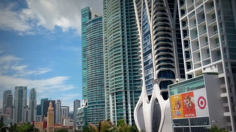 Empresas de otros estados consideraron mudarse a Miami pero luego vino un pico en los casos de COVID-19