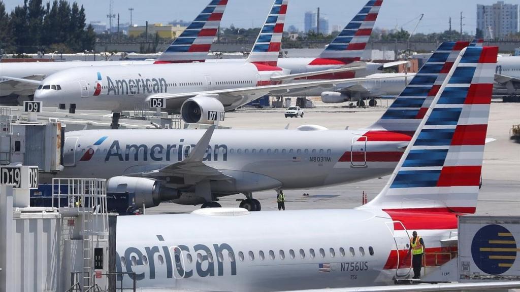 Las aerolíneas American y United anuncian el despido de 32.000 trabajadores