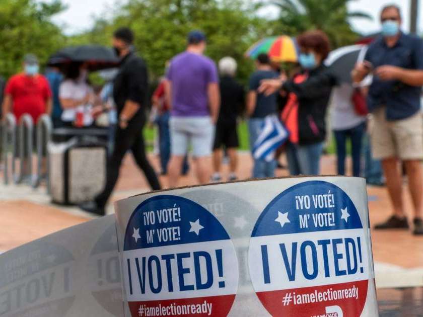 Casi nueve millones de personas votaron ya en una incierta Florida