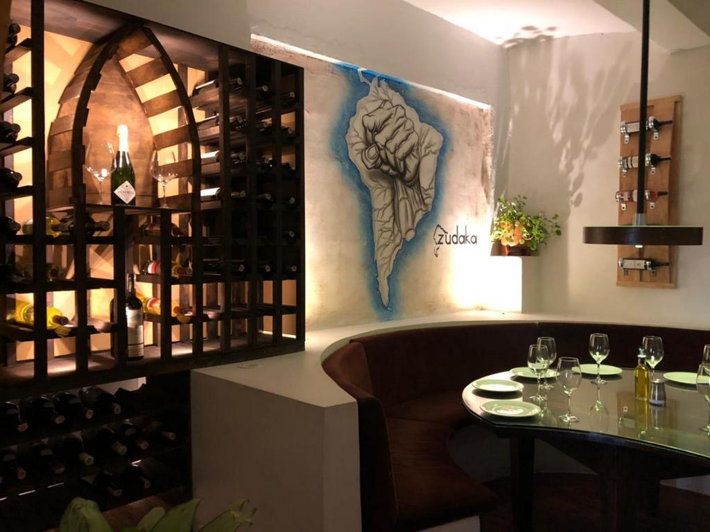 Deleita tu paladar de la cocina sudamericana y disfruta del arte colonial en Zudaka restaurante