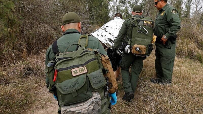 Soldados del Ejército salvan a dos mexicanos de ahogarse en el río Grande