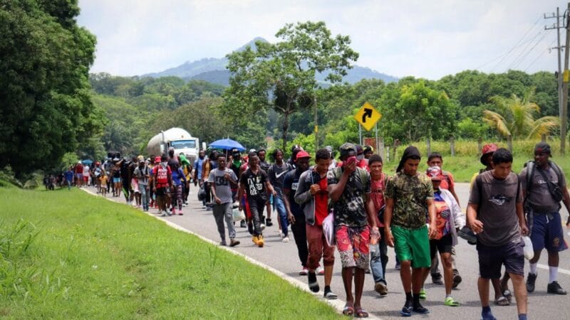 Nueva caravana migrante avanza desde el sur de México tras agresiones de la Guardia Nacional