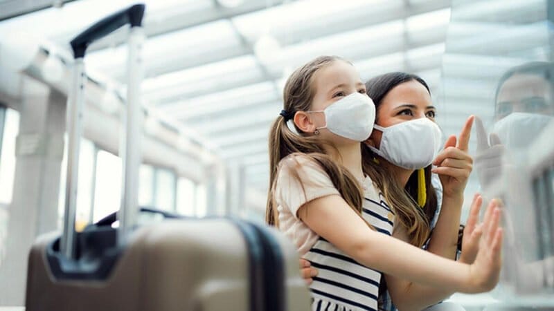 ¿Planea viajar con un niño que no estará acompañado por ambos padres?