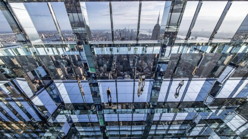 Nueva instalación de arte inmersivo dinámico de Kenzo Digital en SUMMIT One Vanderbilt