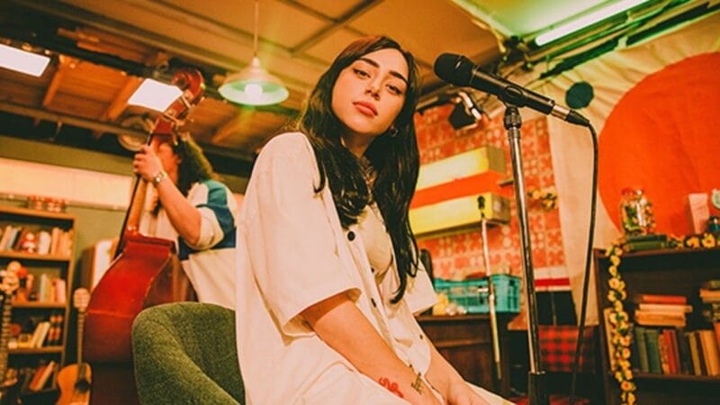 Nicki Nicole lanza su actuación en vivo Tiny Desk (Home) Concert