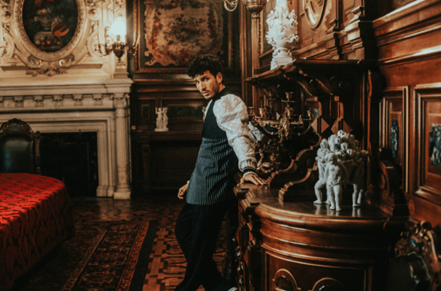 Sebastian Yatra  estrena su nuevo sencillo: “Tacones Rojos”