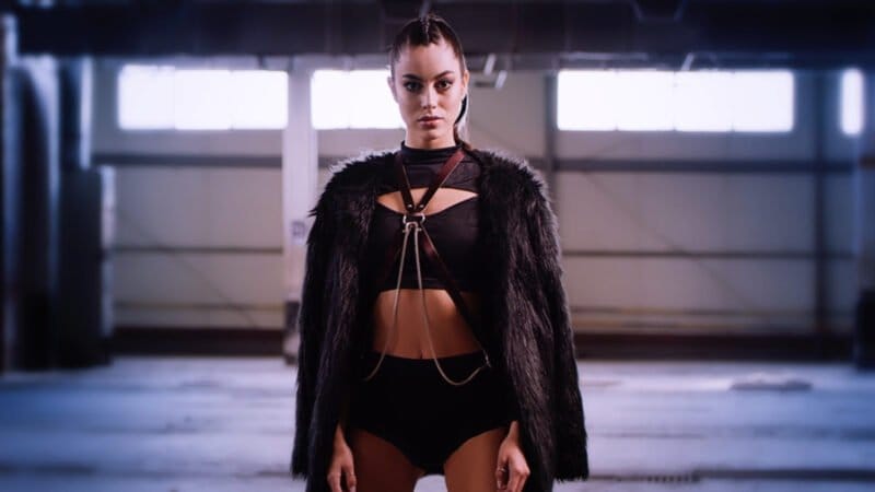 La cantante colombiana ERII estrena ‘Ven’, una canción de empoderamiento y actitud