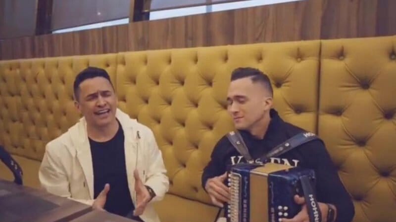 Jorge Celedón celebra el posicionamiento de su sencillo “Otra vez llorar”
