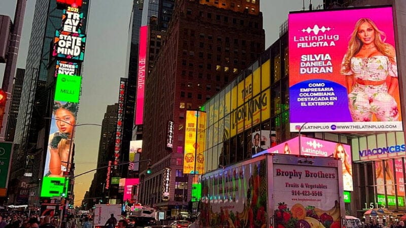 Danna Durán homenajeada en las emblemáticas pantallas de Times Square por su lucha contra “la desigualdad” de la mujer