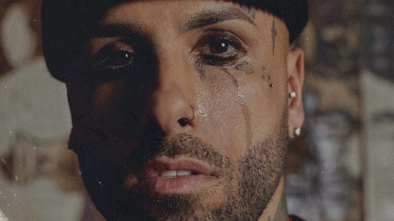 Nicky Jam inicia el año con su nuevo sencillo “Ojos Rojos”