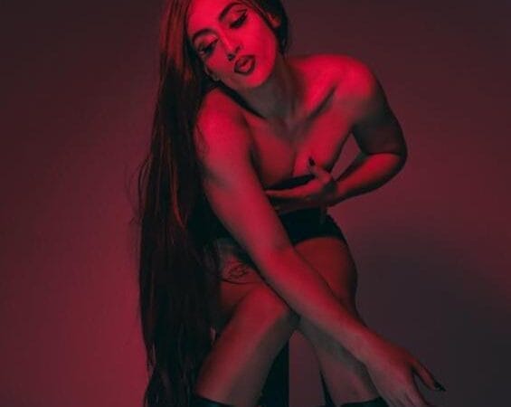 Villano Antillano, la revolución queer del género urbano, presenta “Veo, Veo”