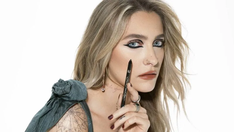 Paris Jackson es elegida como el rostro de KVD Beauty en una alianza de belleza nunca antes vista