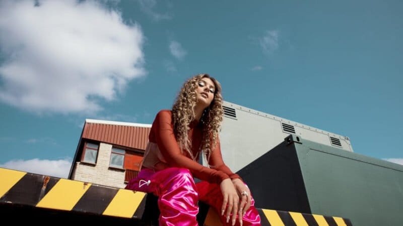 Nawi fusiona el funk brasileño y la música urbana en “La cucharita”