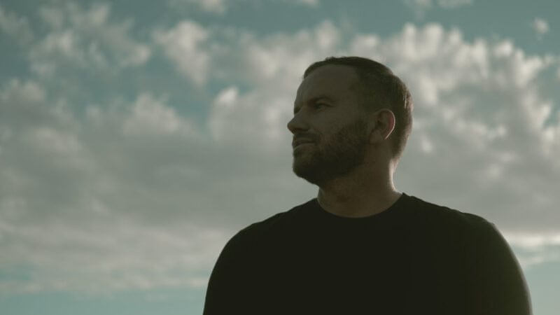 “De Vuelta Al Primer Amor” es el nuevo sencillo y álbum de Eric Phillips junto a Andre Aquino