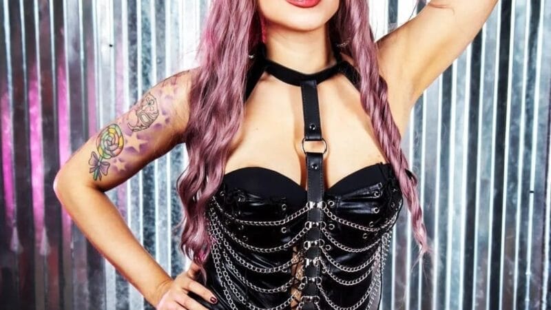 Candy White nos invita a ponernos en “Modo avión” y disfrutar de la vida