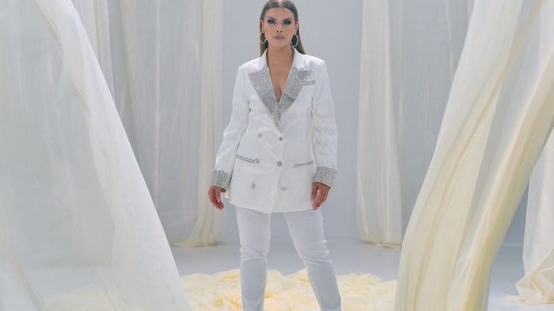 Olga Tañón sigue sorprendiendo a su público con una nueva versión del éxito mundial “Tú me quemas”