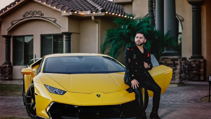 Larry Hernández presenta el video de su sencillo “Que Te Caiga El 20”