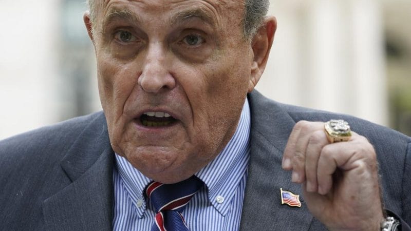 Giuliani enfrenta cargos de violaciones de ética profesional