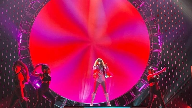 Sofía Reyes interpretó sus éxitos en los Premios Balón de Oro 2022