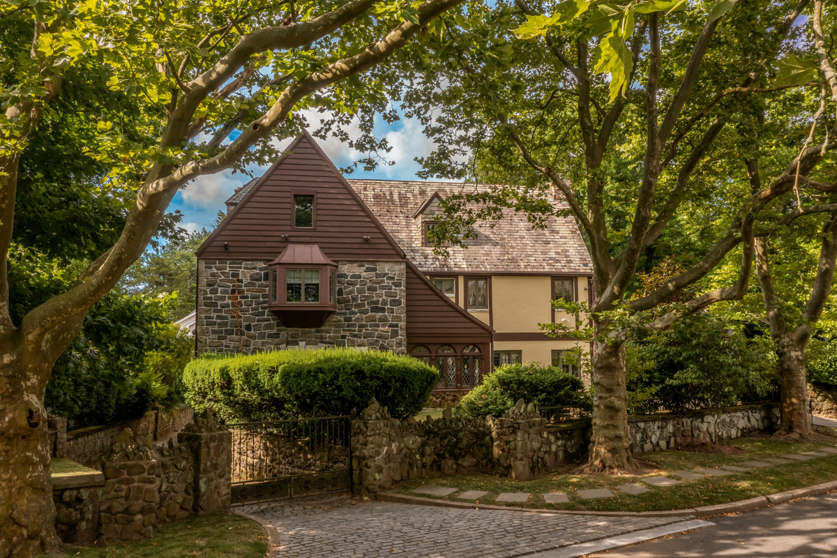 La mansión de “El Padrino” en Staten Island está ahora disponible en Airbnb