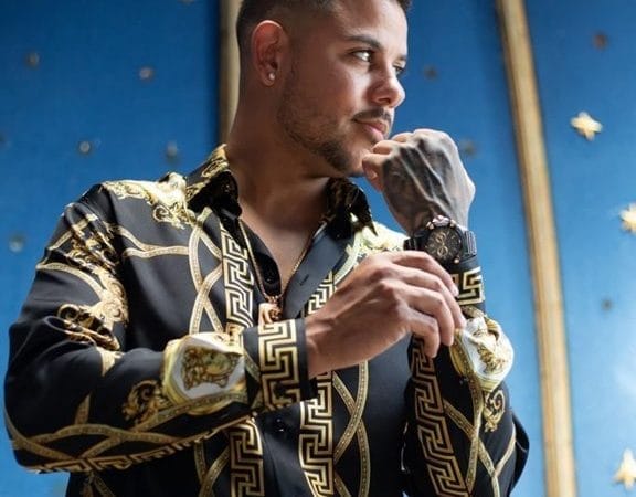 Klass Santana se monta en un nuevo ritmo con el tema “Viernes”