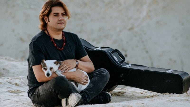 Camilo Valencia, el músico que promueve la protección animal a través de sus canciones