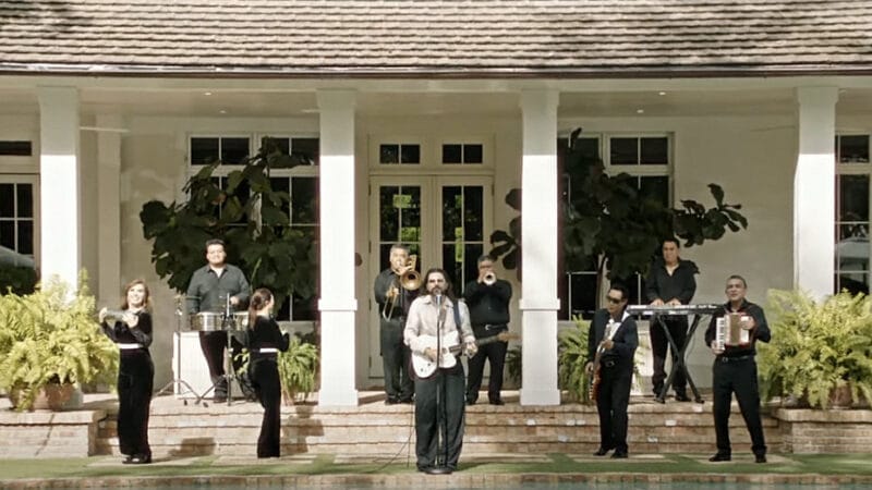 Juanes lanza nuevo sencillo “Por un perro” con Los Ángeles Azules