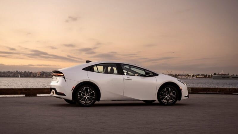 Nacido para asombrar: el nuevo Toyota Prius 2023 se espera para enero