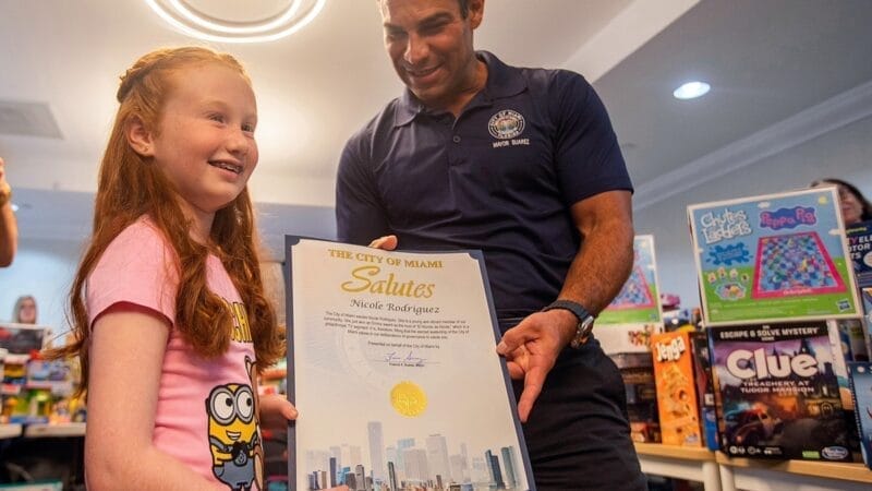 Nicole Rodríguez es reconocida por el Alcalde Francis Suarez por su corazón solidario