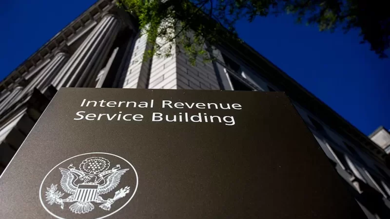 IRS recomienda esperar para presentar impuestos si recibiste reembolso estatal el año pasado