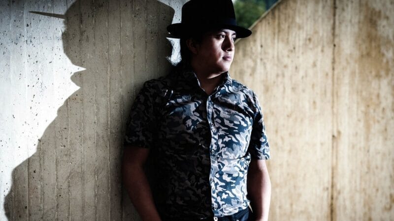Eduardo Kouneli estrena ‘Giros’, una canción para hacer catarsis en la distancia