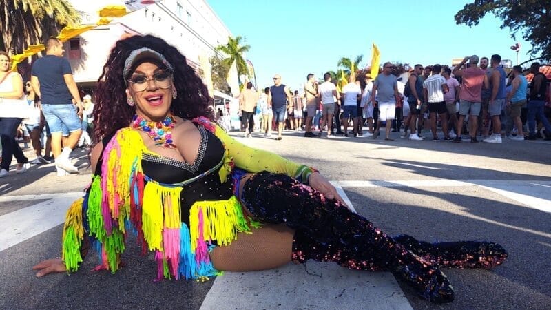 Miami-Dade inaugura el Mes del Orgullo con homenaje a líderes históricos y exposición del Stonewall Museum