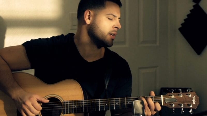 Carlos Alejandro lanza nuevo single “Mariposas sobre mi” con un video inspirador
