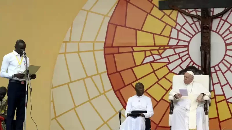 Jóvenes relatan al Papa Francisco cuáles son los problemas más grandes que tienen que enfrentar en África