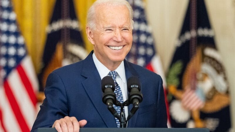 Biden dice que no tiene TikTok en su teléfono y no sabe si lo prohibirá