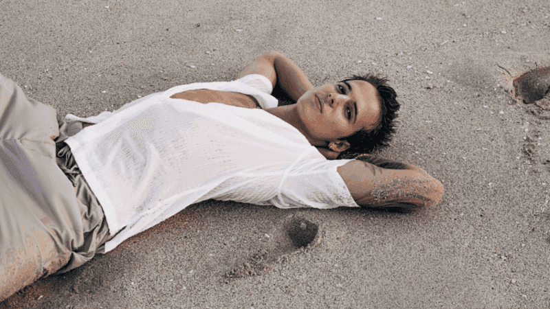 Teo Bok, la sensación del pop latino presenta “Esperanza”, un tema poderoso en el que sobresale su talento excepcional