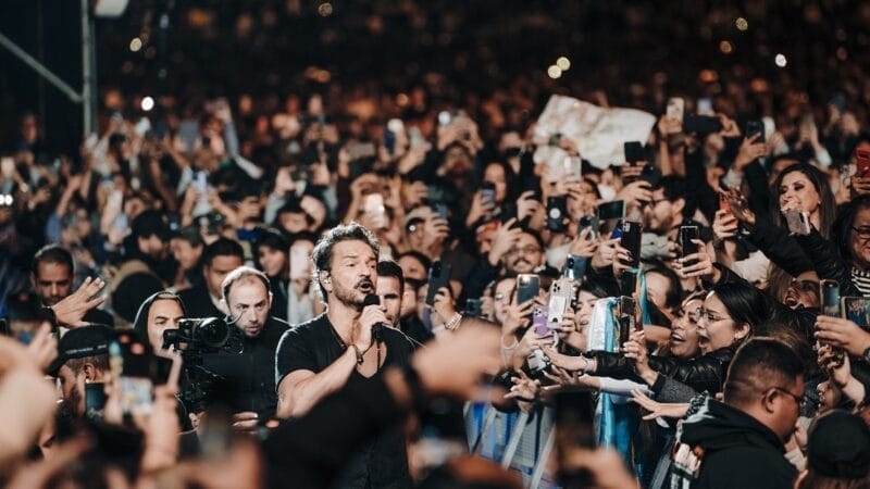 Germán García se ha destacado por su trabajo creativo y edición en los contenidos del tour “Blanco Negro” de Ricardo Arjona