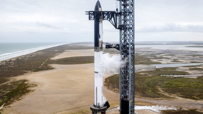 El gran cohete de SpaceX no pudo despegar por un problema técnico