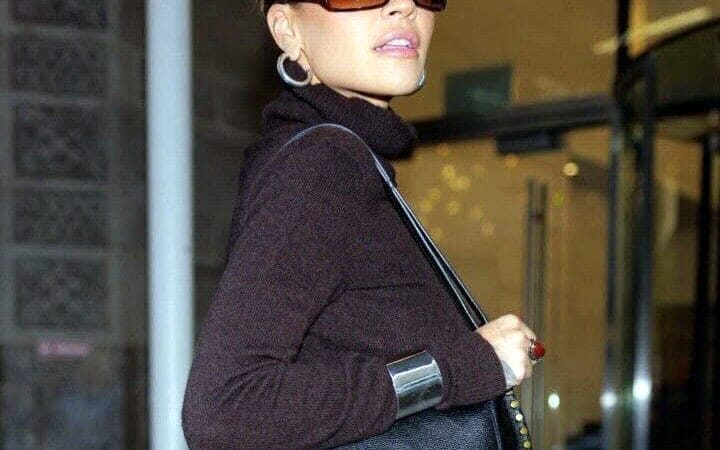 Rita Ora en Nueva York con un bolso de cuero Isabel Marant Oskan Moon