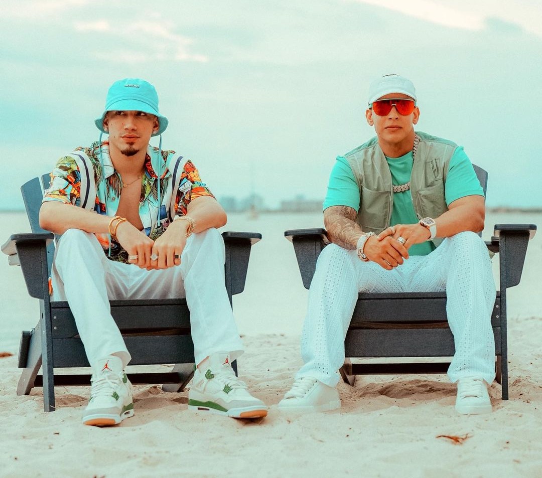 Daddy Yankee y Omar Courtz lanzan #Beachy, el éxito de este verano