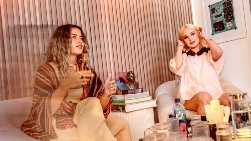 Kim Petras una fuerzas con Sofía Reyes y Danna Paola para un impresionante remix de “tqum (te quiero un montón)”