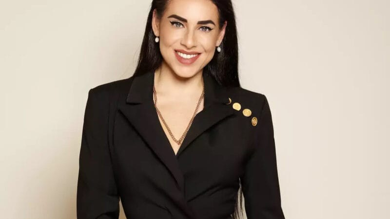 Coral Mujaes: La mentora de ventas digitales #1 en la comunidad latina