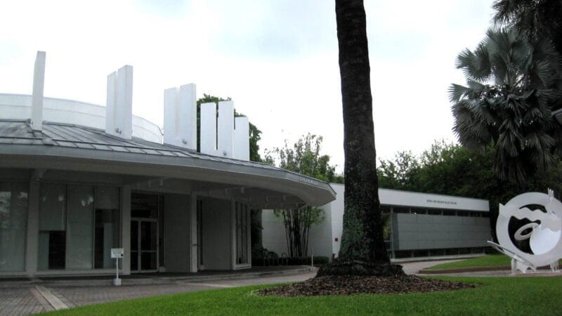 La exhibición “Order Up! The Pop Art de John Miller” en el Lowe Art Museum