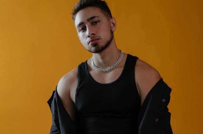 Aaantonio debuta en grande con “El Hotel”