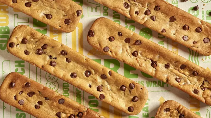 Celebrando el National Cookie Day con Subway: ¡Galletas de un pie de largo gratis!