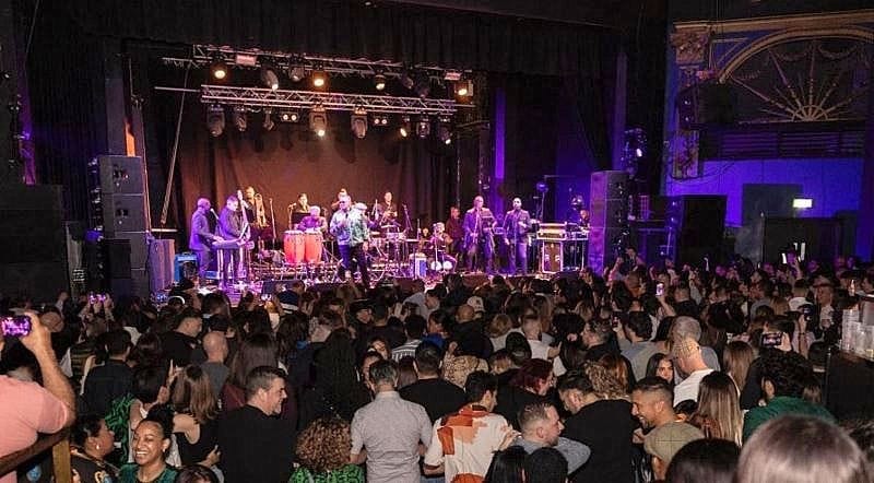 Tito Nieves culmina con éxito su gira “Volver a Casa 2024” por Europa