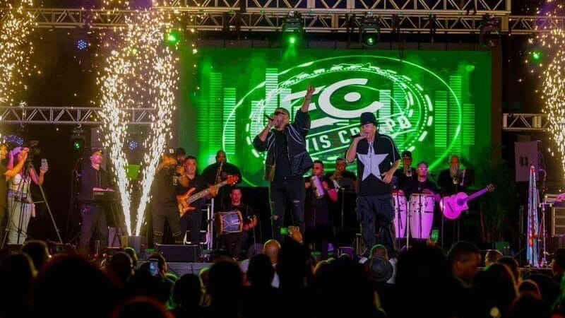 Elvis Crespo y RKM sorprenden a fans en el Carnaval MABO en Guaynabo