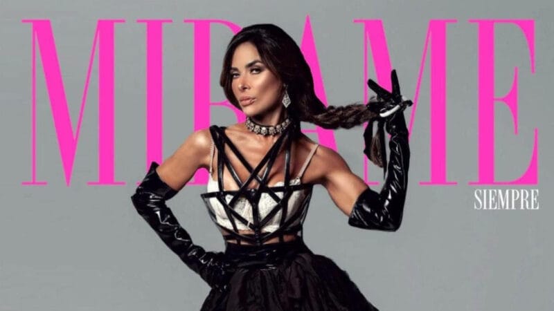Gloria Trevi en la portada de la revista “Mírame siempre”