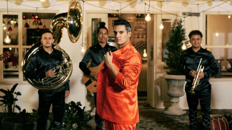 Pipe Bueno estrena “Cosas que nunca pensé que haría” y se prepara para su nuevo álbum musical