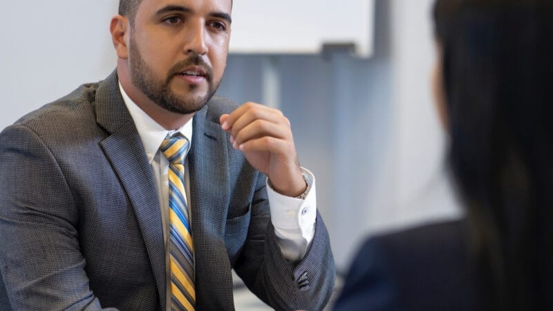 Karel Suárez: Un ejemplo de perseverancia y éxito en el mundo legal con “The Legal Team”